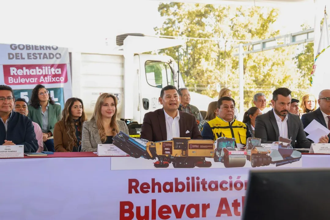 Con maquinaria estatal, Gobierno de Puebla reduce costos y cierra fuentes de saqueo en obra pública: Armenta