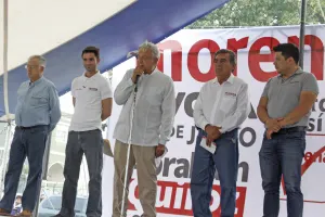 López Obrador acompaña a Quiroz de gira por el estado