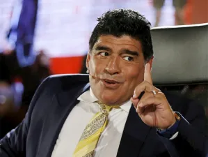 Explota Maradona contra corrupción en la FIFA