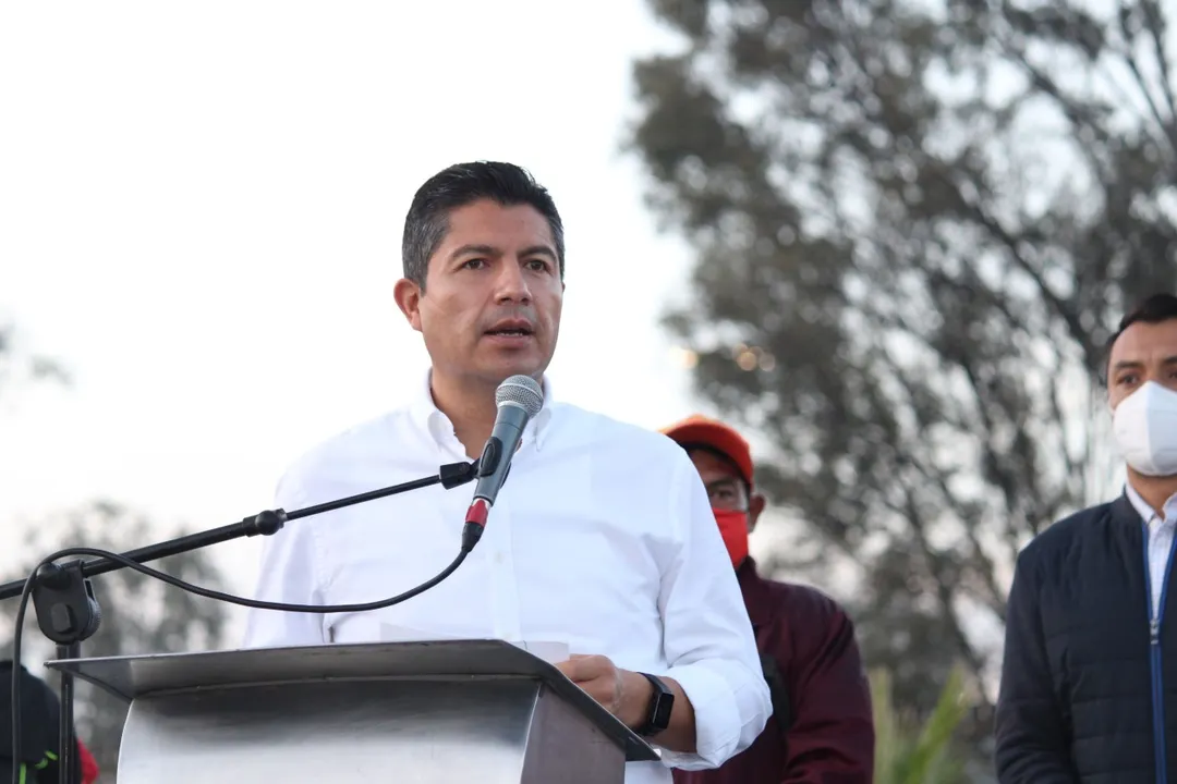 Eduardo Rivera sexo servidoras