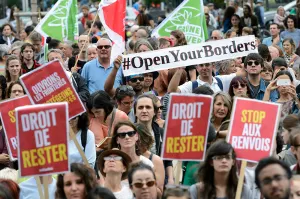 Marchan miles de personas en Europa en apoyo a refugiados