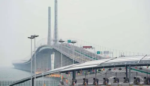 Xi Jinping inaugura el puente marítimo más largo del mundo