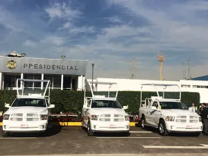 Presentan los 5 papamóviles que usará Francisco en México
