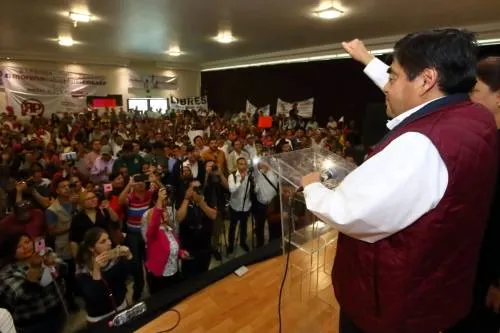 Ante la preferencia que hay en las encuestas Miguel Barbosa hizo un llamado a actuar con generosidad