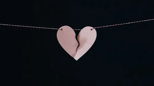 Divorcios suben 57 % y matrimonios caen 24 % en la última década en México