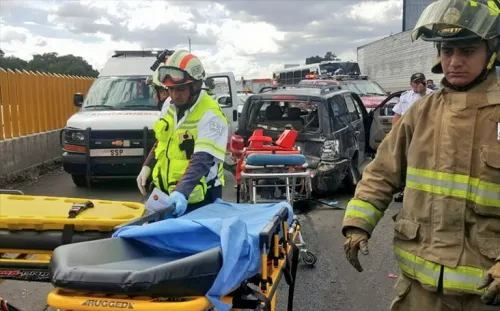 Combi protagoniza otro accidente, ahora en la México-Puebla; al menos 10 lesionados de gravedad