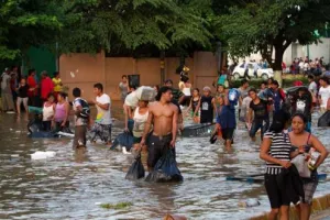 Poblanos narran su drama en Acapulco