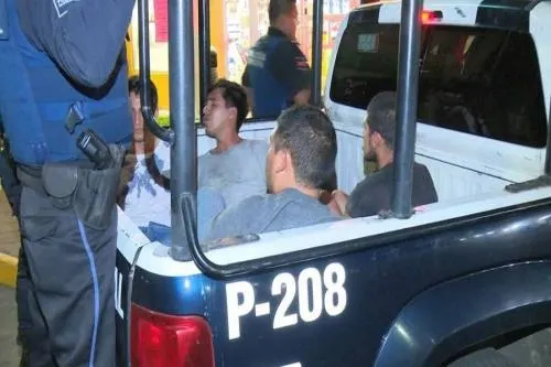 Cuatro Hombres intentan asaltar Oxxo en CU