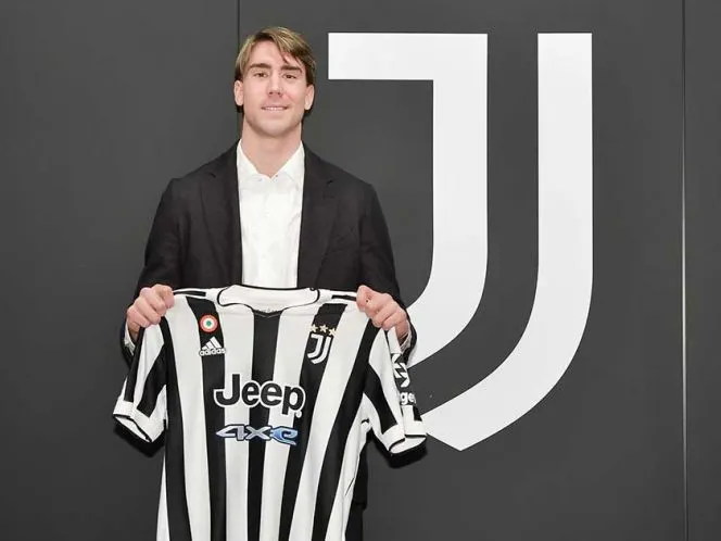 Juventus refuerza su ataque con Dusan Vlahovic