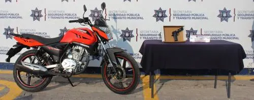 Recuperó Policía Municipal de Puebla una motocicleta robada; hay una persona detenida