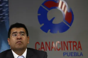 Canacintra anuncia programa para compra de autos de VW