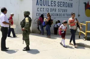 Un millón 300 mil alumnos en Guerrero y Michoacán, afectados por paro de maestros