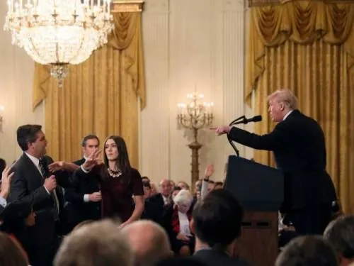 Demanda CNN a Trump por vetar a corresponsal tras pleito