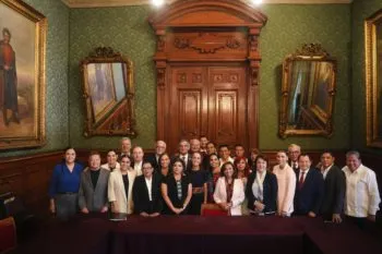 Claudia Sheinbaum analiza el IMSS-Bienestar con gobernadores; Armenta participa en el encuentro