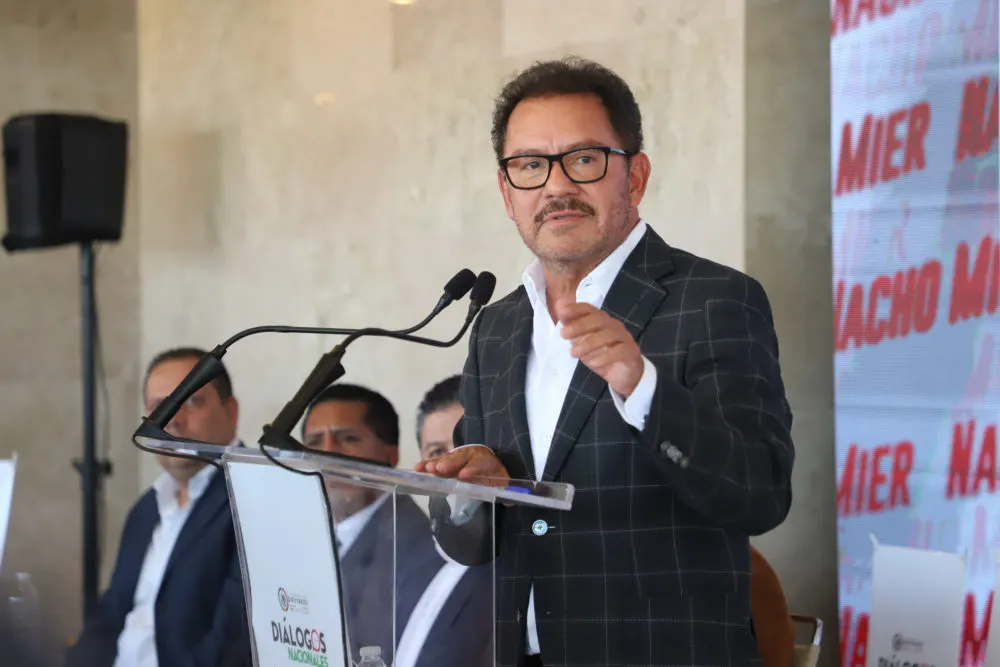 Mier aclara: con Armenta solo hay parentesco lejano y una relación política