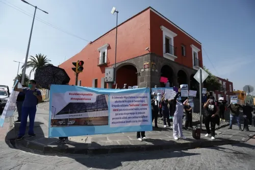 Ahora se manifiesta personal del Hospital de Traumatología y Ortopedia, General Rafael Moreno Valle