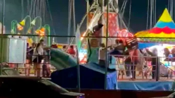 Falla en juego mecánico genera momentos de pánico en la Feria de Comalcalco