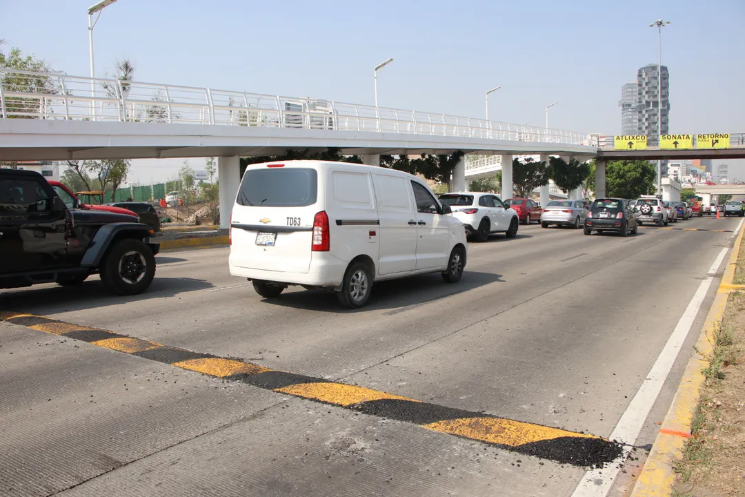 Por seguridad, Infraestructura instala reductores de velocidad en Vía Atlixcáyotl