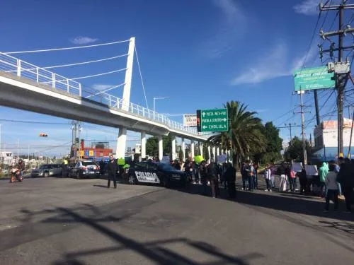 Alumnos y padres de familia del CETIS 104 también tomas las calles