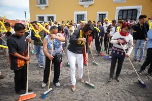 Inicia campaña Roxana Luna de manera simbólica