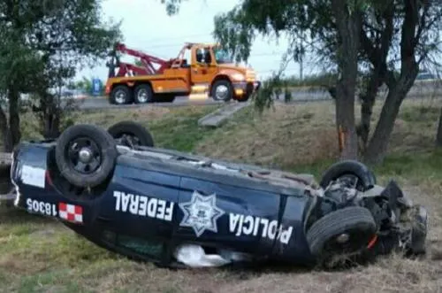 Vuelca patrulla en la autopista México-Puebla
