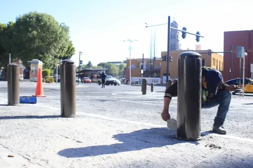 Dan luz verde para seguir con la colocación de bolardos y macetas en la capital