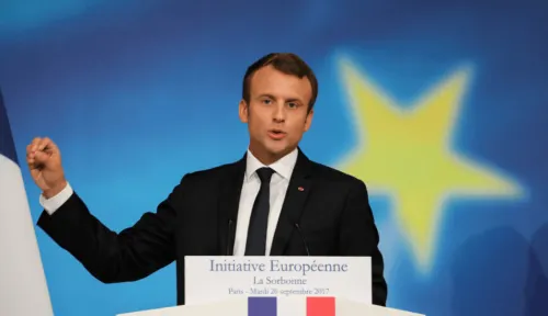 Macron propone crear fuerza europea de intervención militar