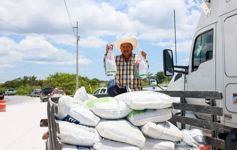 gob-pue-entrega-apoyos-campo-huatlatlauca