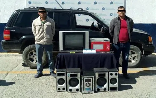 Fuerzas Municipales de Puebla detienen a dos personas por robo a casa habitación