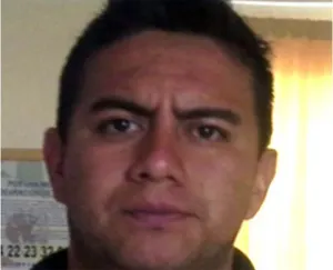 Cumple PGJ orden de aprehensión contra docente acusado de corrupción de menores