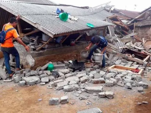 Suman 16 muertos en Indonesia por sismo
