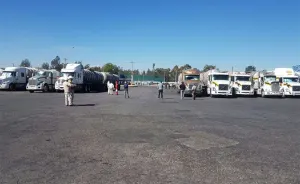 Bloquean refinería de Pemex en Parque Industrial Puebla 2000