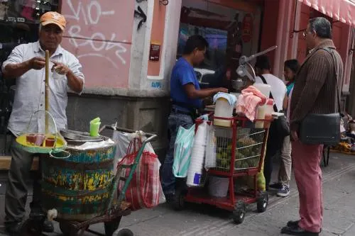Más de 1 mil ambulantes invaden el Centro Histórico: José Juan Ayala