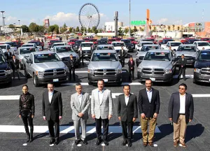 RMV entrega estímulos económicos y vehículos a personal de la PGJ