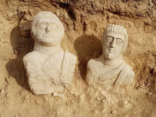 Hallan dos bustos Romanos en Israel