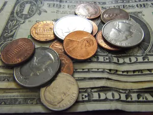 Dólar libre termina con alza, se vende hasta en 15.03 pesos