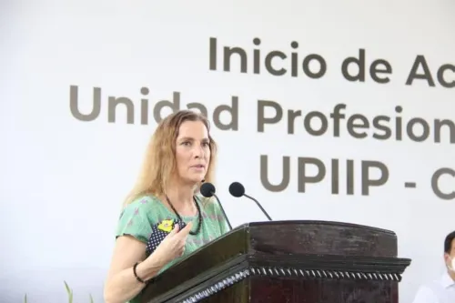 Beatriz Gutiérrez Müller exhorta a comunidad politécnica a transformar a México