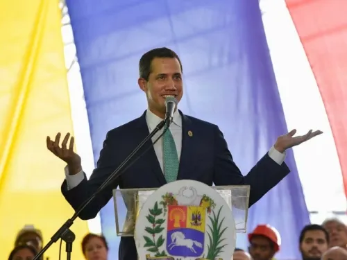 Anuncia Guaidó acercamiento con jefes militares de Venezuela