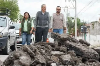 Supervisa Pepe Chedraui trabajos de bacheo en la colonia San José del Conde