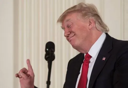 Trump prohíbe a los bancos comprar bonos estatales de Venezuela