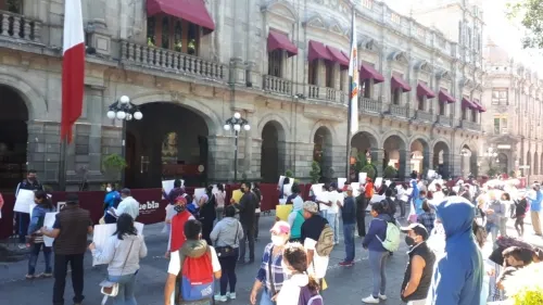 Antorchistas exigen despensas y agua potable