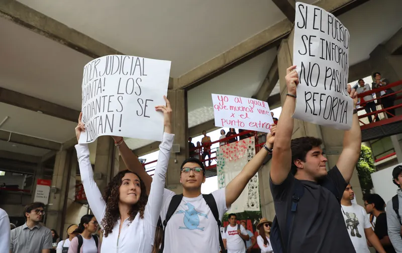 Estudiantes de Ibero Puebla protestan contra la reforma judicial por temor a pérdida de libertades