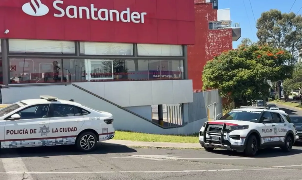 Asaltan a mujer y le roban 71 mil pesos tras retirar efectivo en banco de La Paz