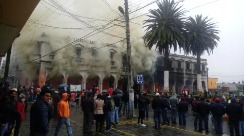 Se restableció la tranquilidad en Chignautla, después de ser encendido el Palacio Municipal