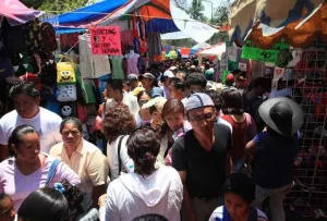 Poblanos abarrotan El Calvario ante celebración litúrgica