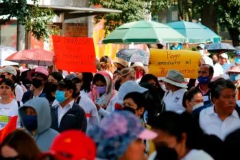 Maestros del SNTE vuelven a marchar en la ciudad de Puebla