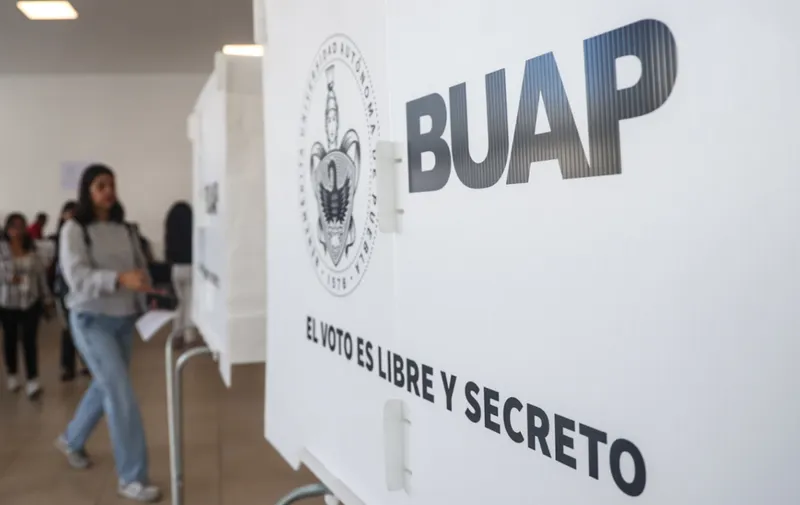Arranca jornada electoral en la BUAP; fallas técnicas no detienen el proceso
