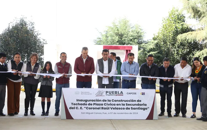 Gobernador de Puebla inaugura obras educativas en San Miguel Canoa, en beneficio de pueblos originarios