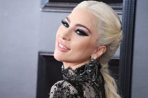 Lady Gaga confirma su compromiso con Christian Carino