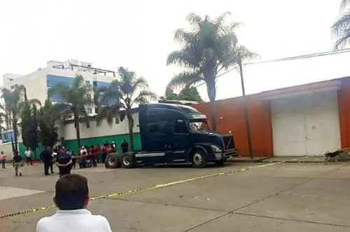 A balazos, asesinan a conductor de tráiler en Xoxtla